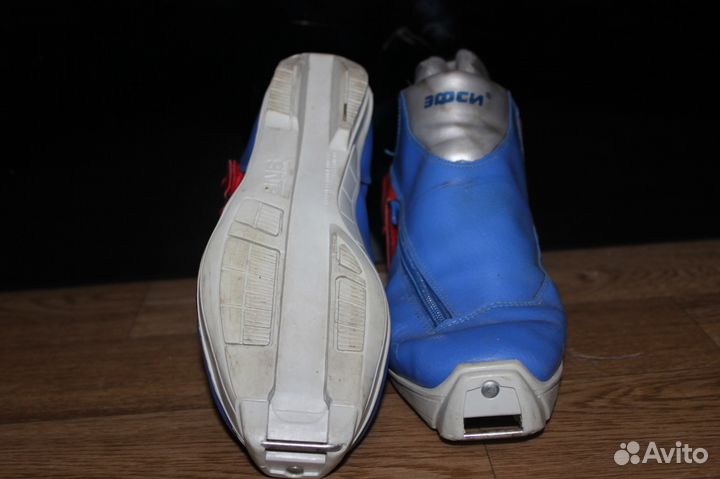 Продам лыжные беговые ботинки