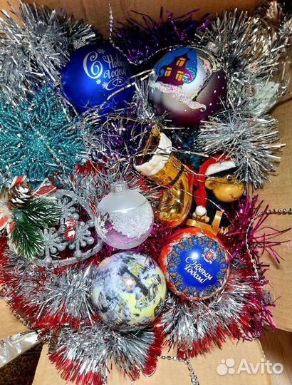 Коробка с новогодними украшениями, елочные игрушки