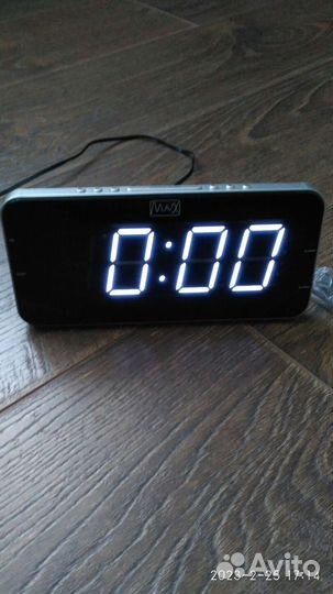 Радиоприемник с часами мах