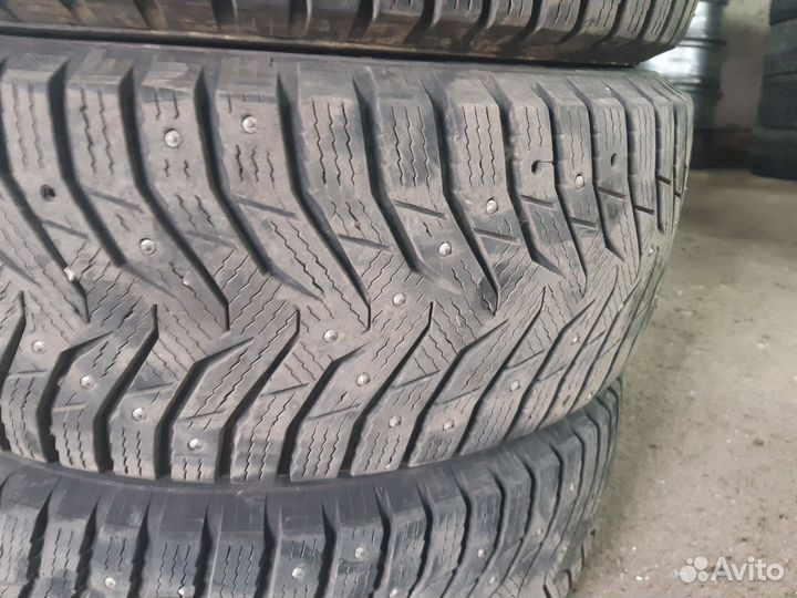 Kumho WinterCraft Ice WI31 215/60 R16 99T