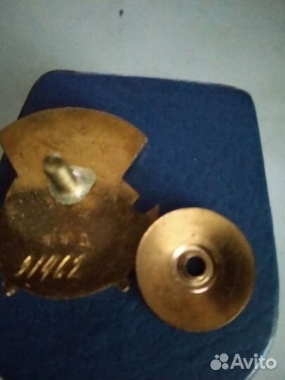 Отличник здравоохранения значок на винте