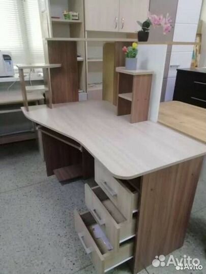 Компьютерный стол №1
