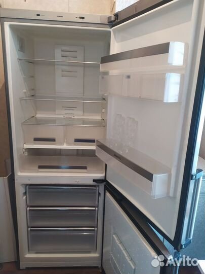 Большой холодильник siemens