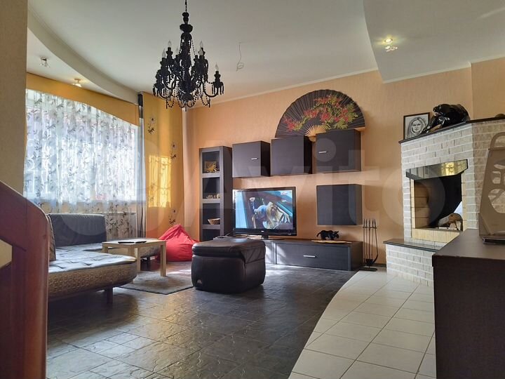 Дом 394 м² на участке 2,5 сот.