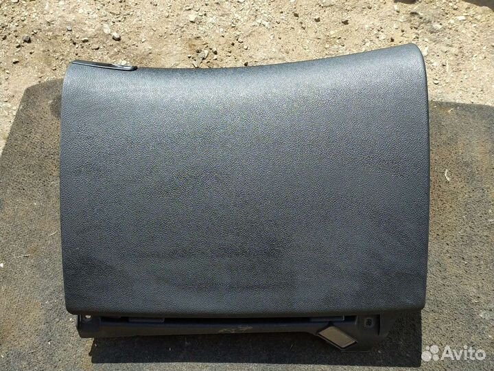 Бардачок skoda superb 2008 года