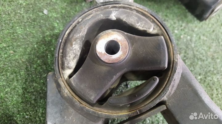 Подушки двс Комплектом Suzuki Swift ZC31S M16A