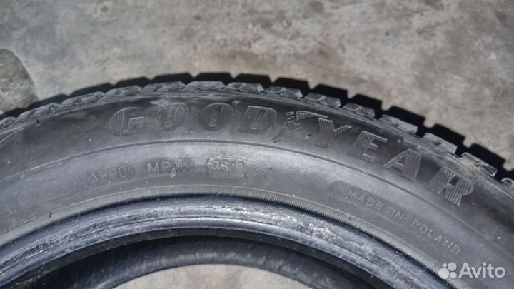 Goodyear UltraGrip Ice 2 185/60 R15 88T