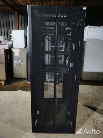 Серверный шкаф APC NetShelter SX 42U (750*1070мм)