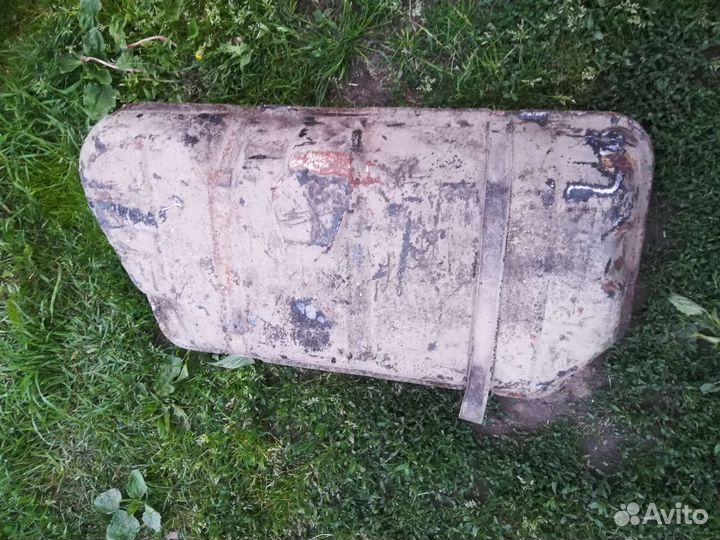 Продаю бензобакваз2109