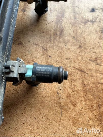 Форсунка топливная Skoda Рапид седан 1.6 2018