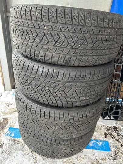 Pirelli Scorpion 275/40 R22