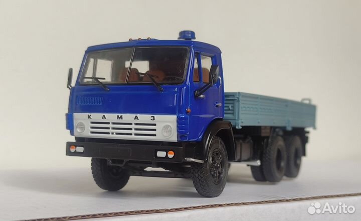 Камаз-5320 бортовой, синяя кабина, 1/43