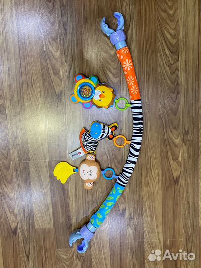 Дуга с игрушками