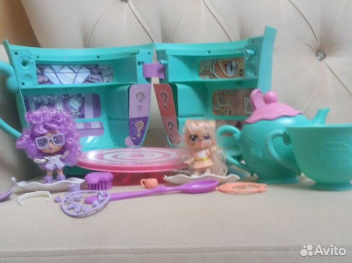 Чашка и куклы лол