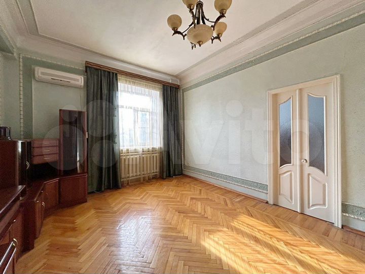 3-к. квартира, 90 м², 2/4 эт.