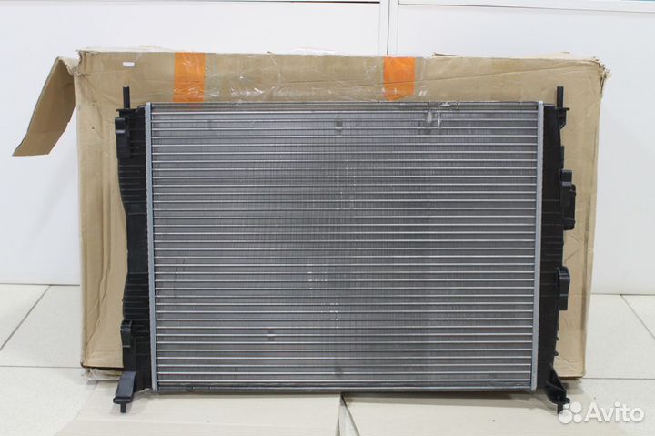 Радиатор охлаждения Nissan 21400JD000