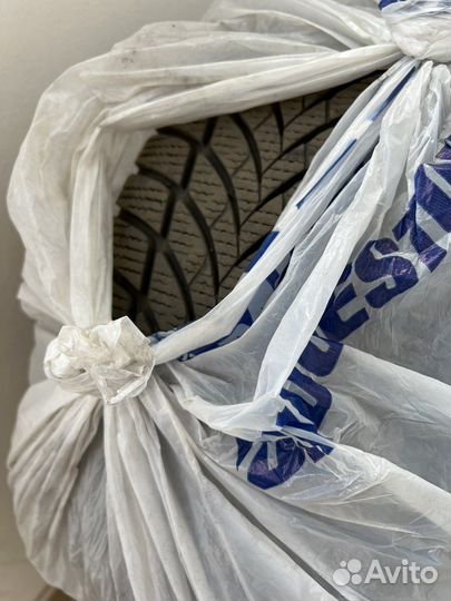 Goodyear UltraGrip Ice 2 215/55 R16