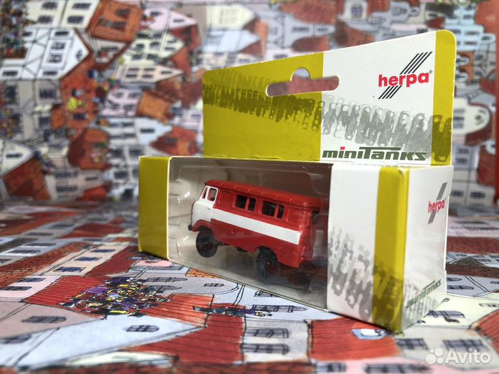 Модель автомобиля УАЗ 452 мчс 1/87 HO