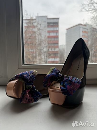 Туфли на высоком каблуке