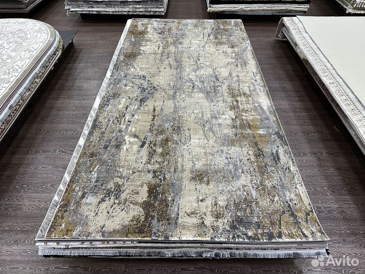 Ковер новый 2*4 современный