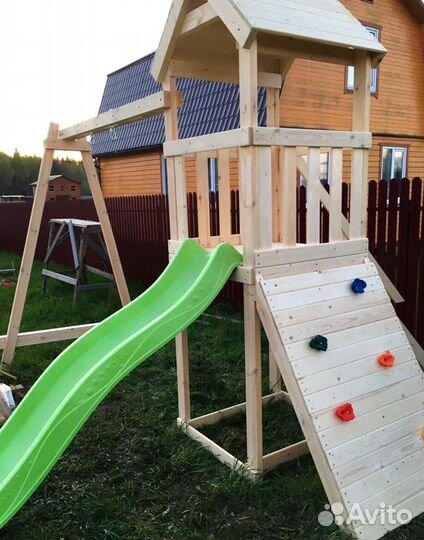 Детская площадка со скалодромом