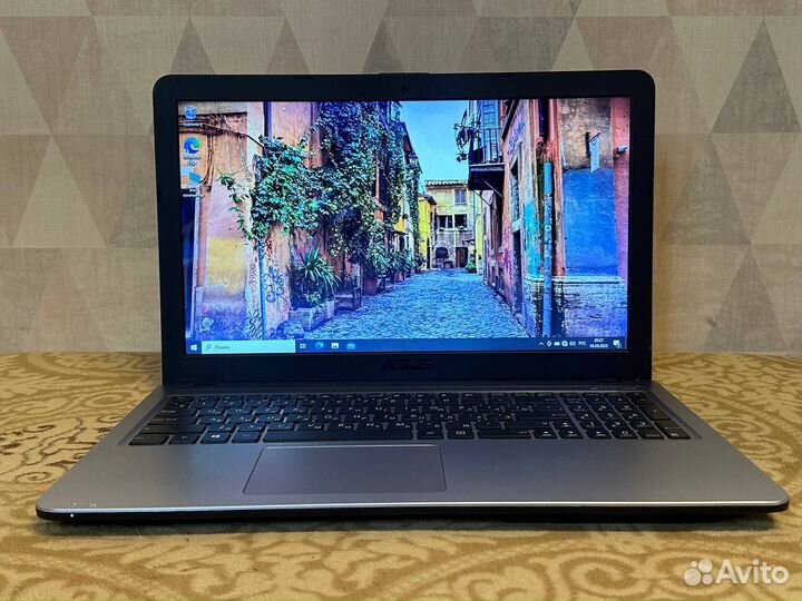 Asus Pentium N3700, 4Gb, SSD 256Gb, GeForce 810M