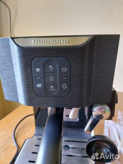 Кофемашина redmond RCM-1511