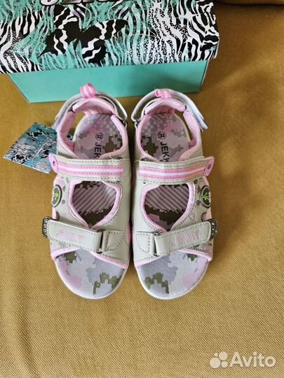 Сандалии новые