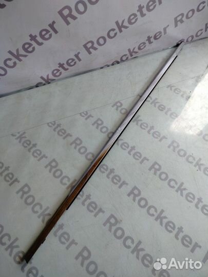 Молдинг стекла задний правый Nissan Fuga 2006