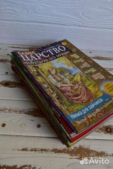 Женские журналы стопкой