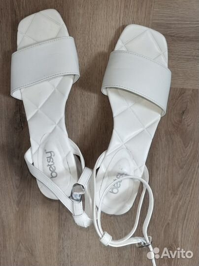 Босоножки 39