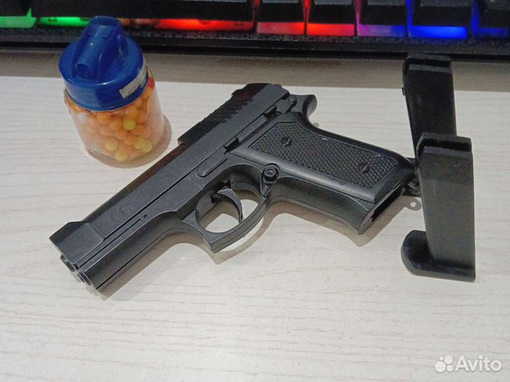 Игрушечный пистолет шариками