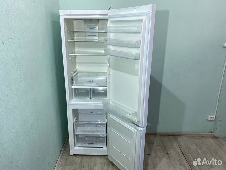 Холодильник Indesit