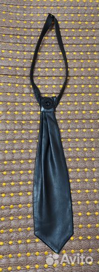 Кожаный галстук со стразами Сваровски, Германия