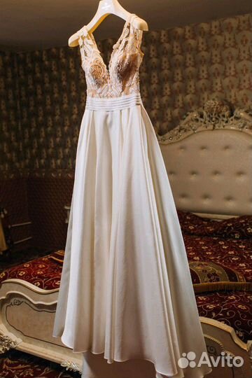 Прекрасное свадебное платье 42-44 размер