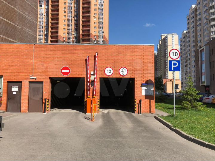 Машиноместо, > 30 м²