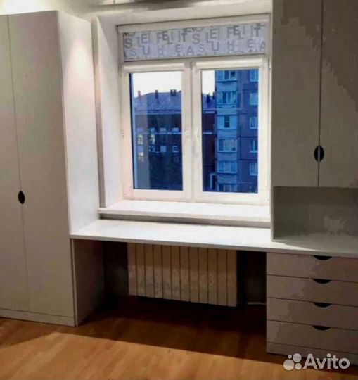 Рабочая зона в углу у окна