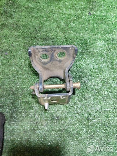 Петля двери передняя левая Citroen C4