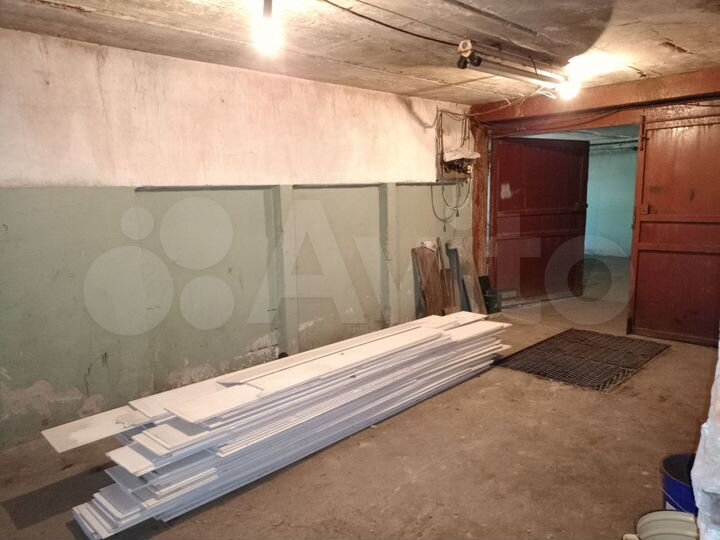Гараж, > 30 м²