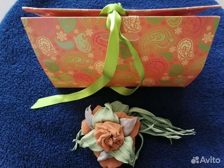 Брошь из натуральной кожи