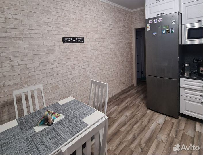 Стол со стульями