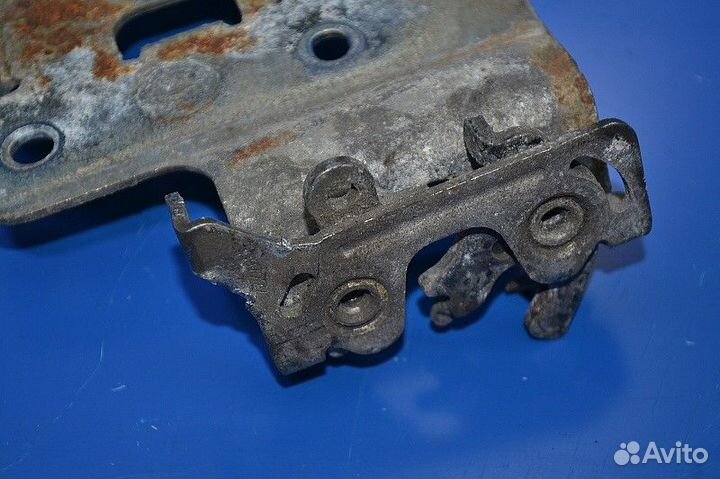 Замок решетки радиатора, правый DAF XF106 (01.14)