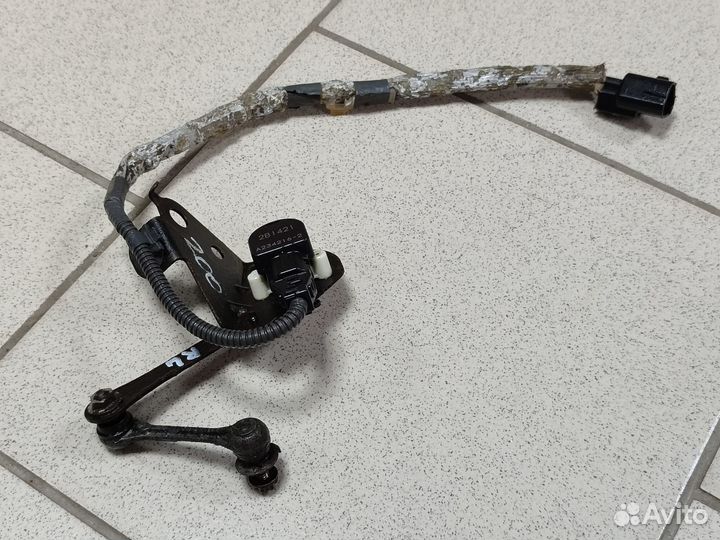 Датчик высоты дорожного просвет задний левый LC200