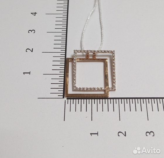 Золотая подвеска с камнем