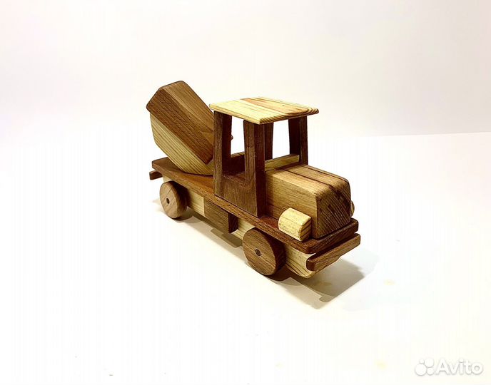 Детская игрушка из дерева ракетница