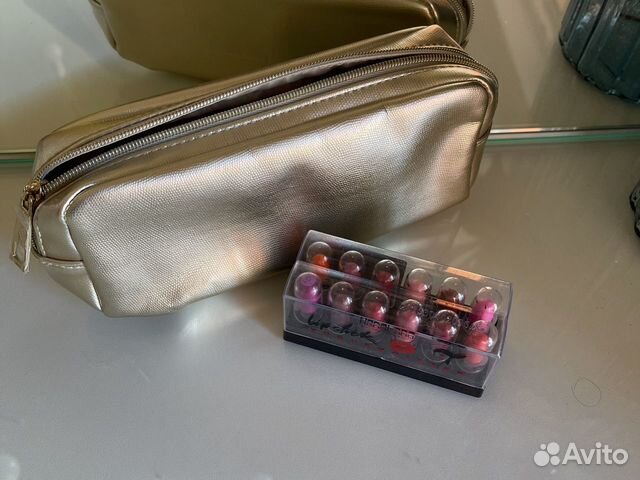 Косметичка новая с набором мини помад