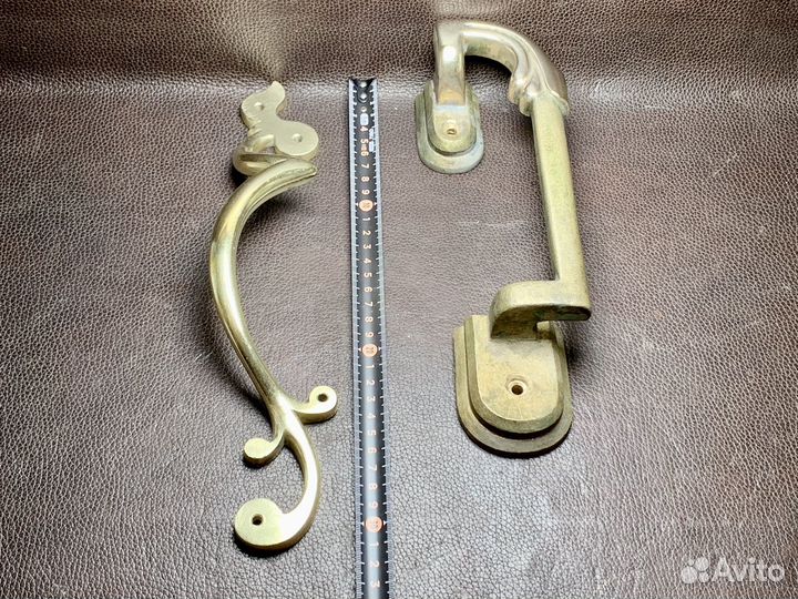 Старинные большие дверные ручки. Модерн