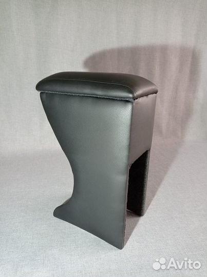 Подлокотник Toyota Sienta