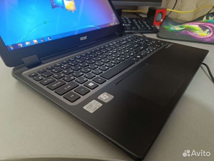 AcerTLine: 15.6, core i3, 3gb, hd3000, ssd+hdd+dvd