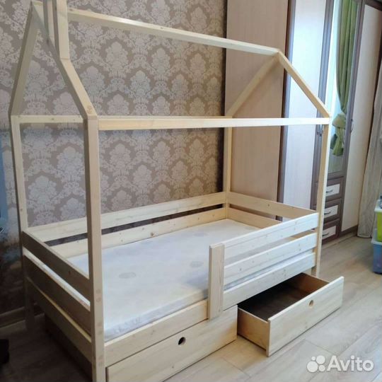 Детская кровать домик